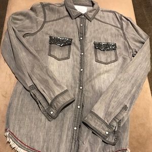 Medium Maurices Premium top.